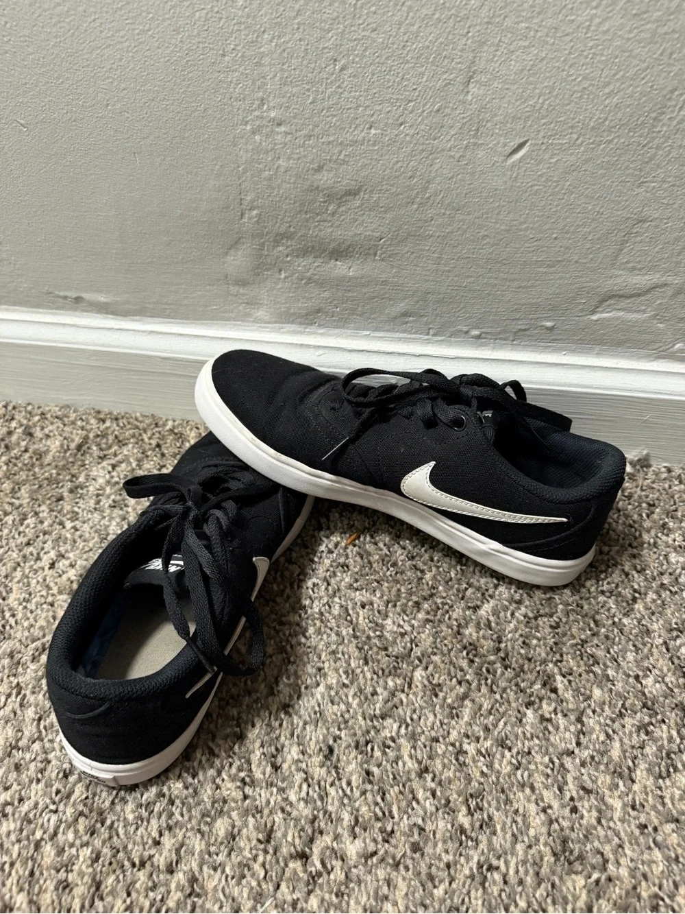 Nike sleek low
